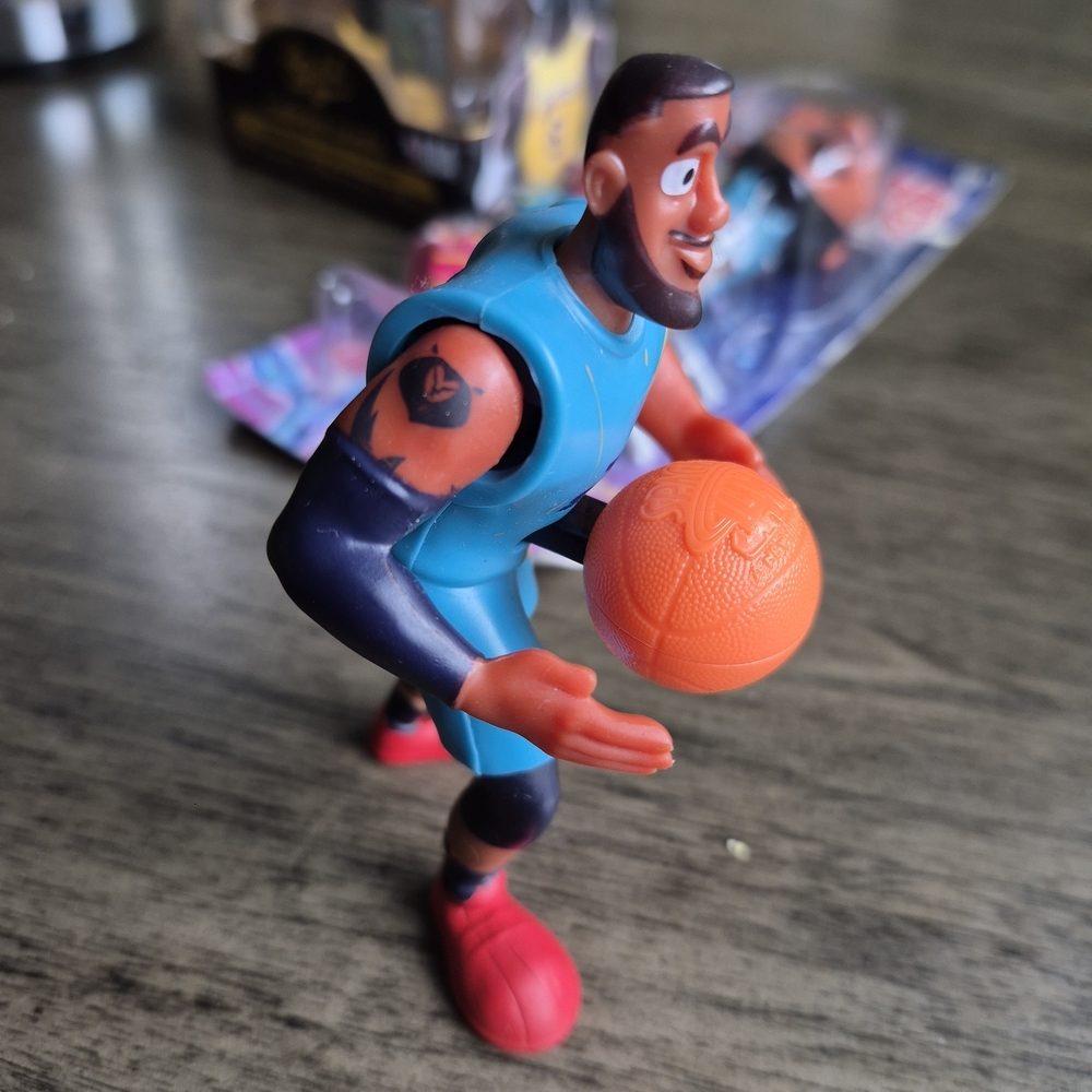 Collectible Lebron James Figurines Lakers Jersey Gold Space Jams Pop Up McDonald - Picture 12 of 14